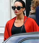 Demi Lovato Visits The Lourve Musem in Paris - September 6