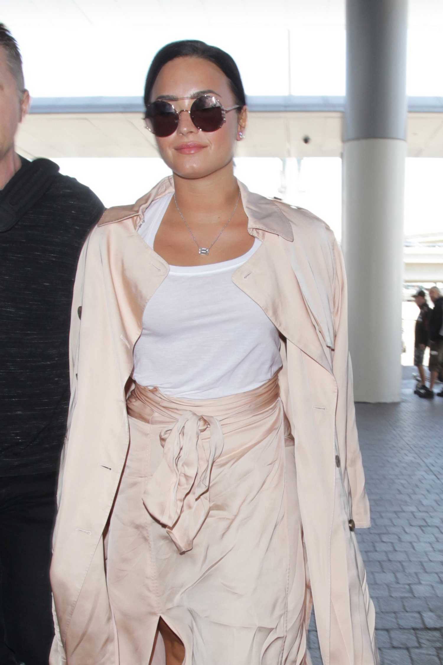 At_LAX_Airport_in_Los_Angeles_-_May_16-03.jpg