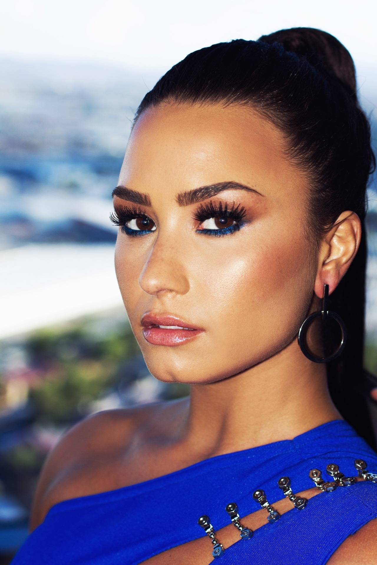 Demi_Lovato_-_2017_MTV_Video_Music_Awards_Photoshoot-06.jpg
