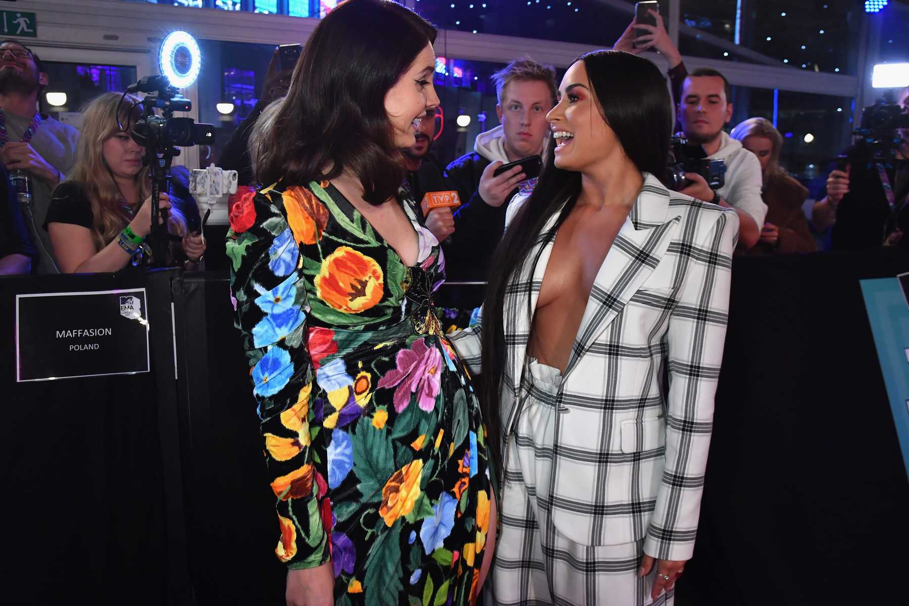Demi_Lovato_-_24th_MTV_Europe_Music_Awards_in_London_on_November_12-17.jpg