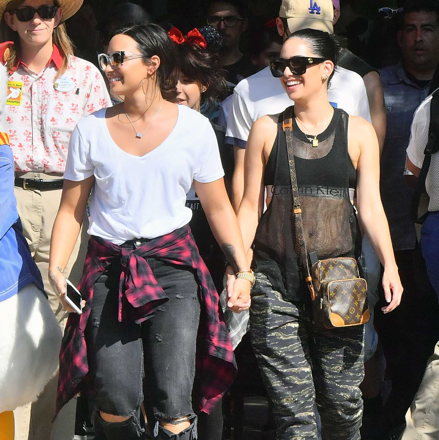 Demi_Lovato_-_At_Disneyland_in_Anaheim2C_CA_on_September_10-30.jpg