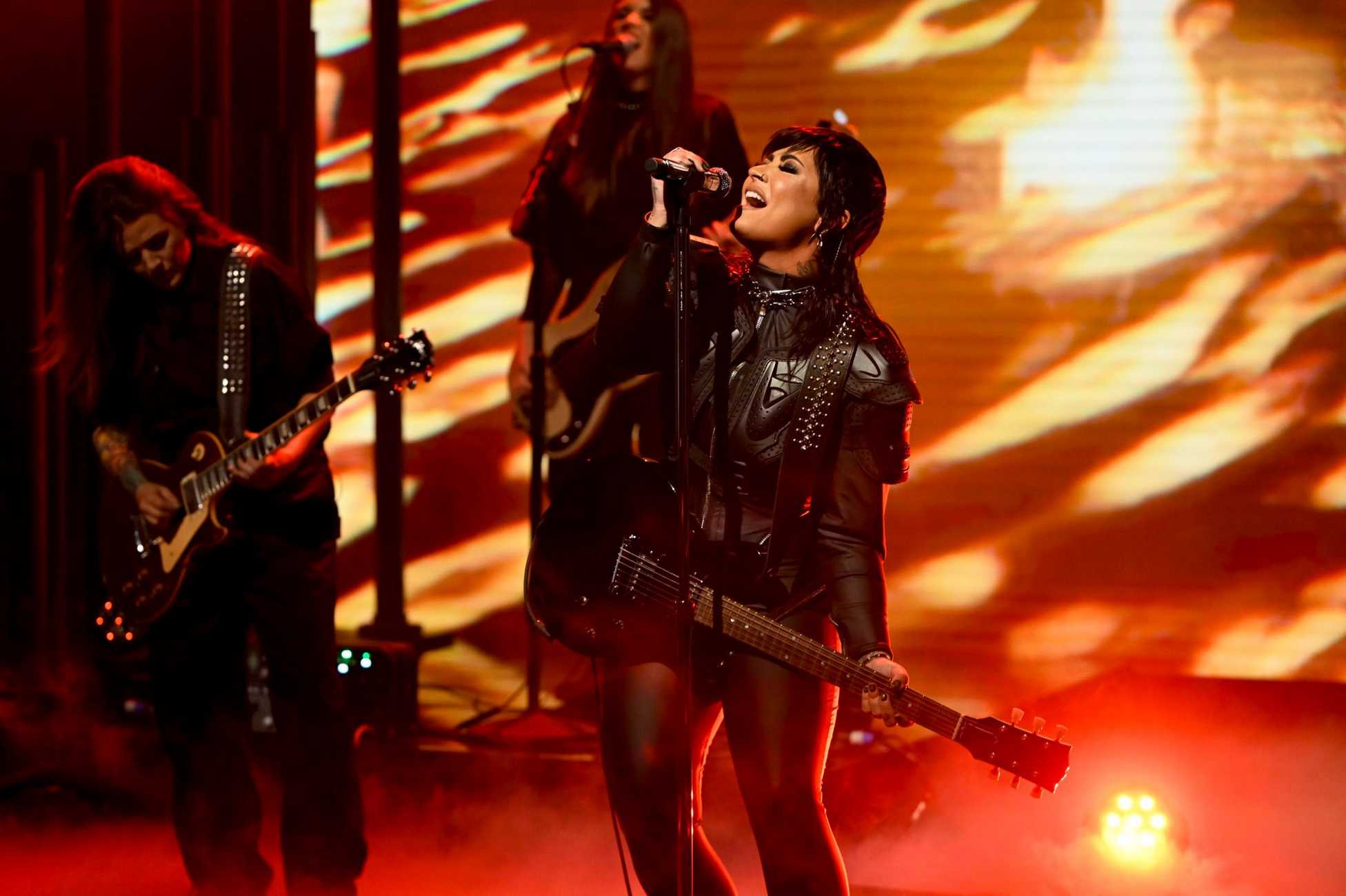 Demi_Lovato_-_The_Tonight_Show_Starring_Jimmy_Fallon__0609202207.jpg