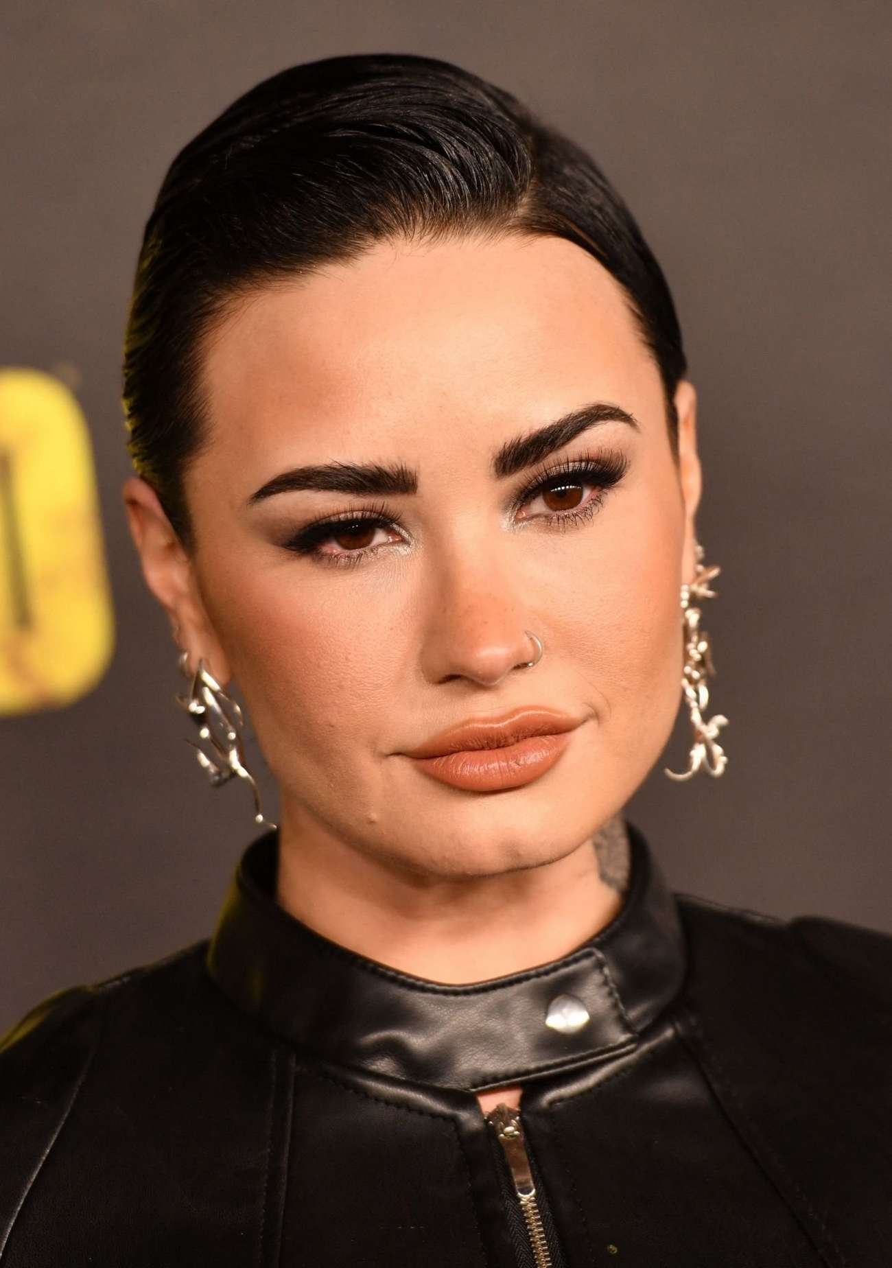 Demi_Lovato_-_The_Walking_Dead_Live_The_Finale_Event2C_Los_Angeles_CA_-_November_202C_202207.jpg