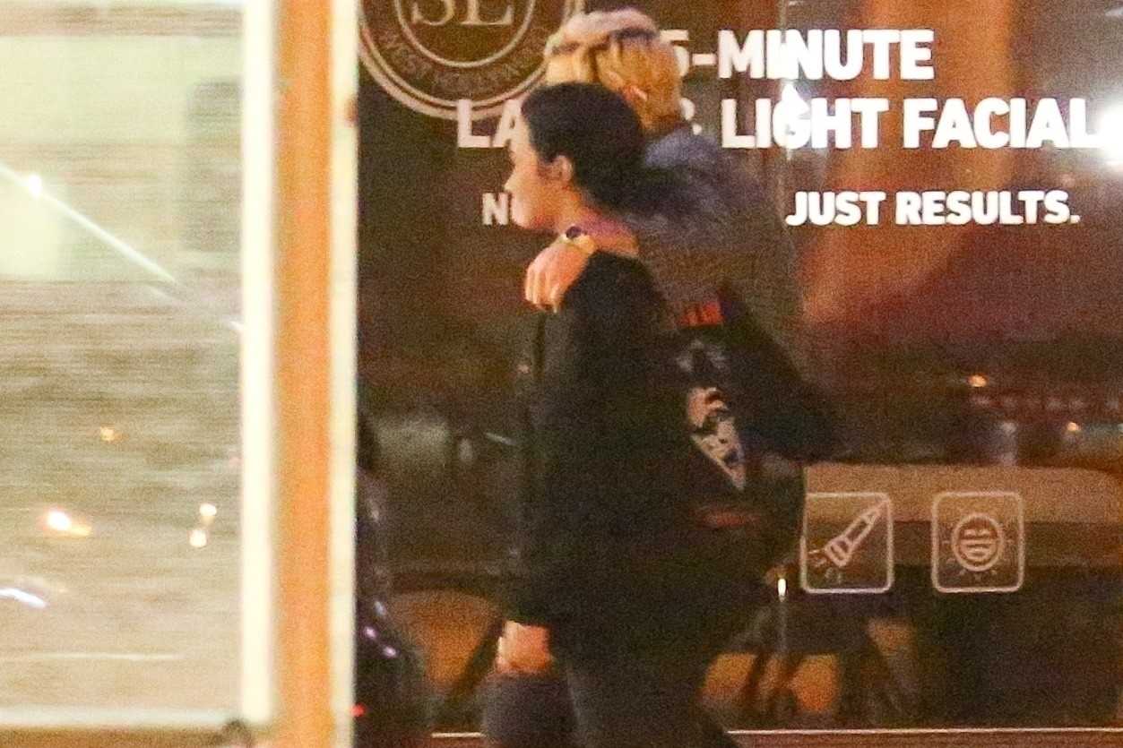 Demi_Lovato_-_night_out_in_West_Hollywood_11052018-07.jpg