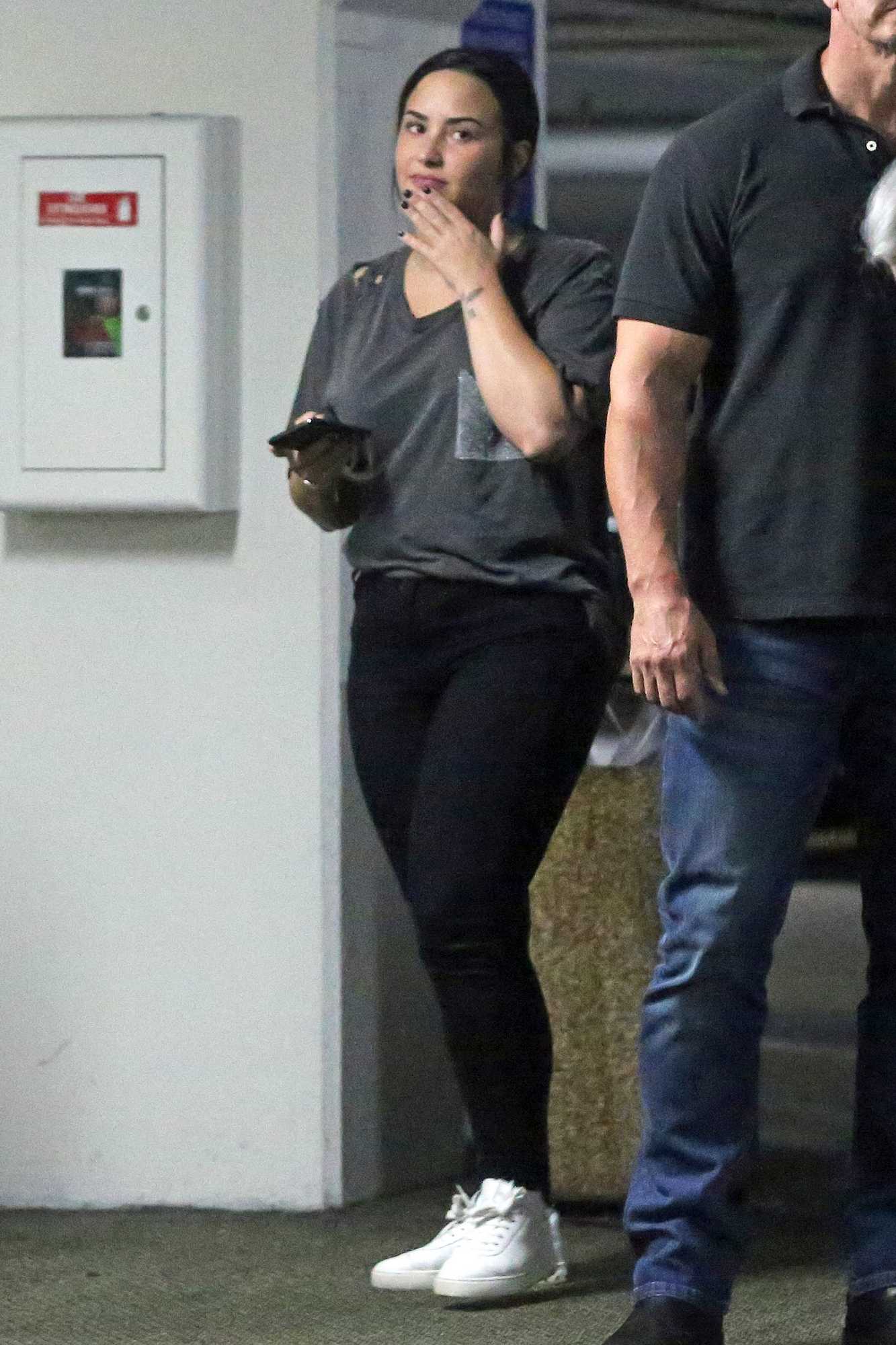 Out_in_Los_Angeles_-_November_162.jpg Out_in_Los_Angeles_-_November_162.jpg