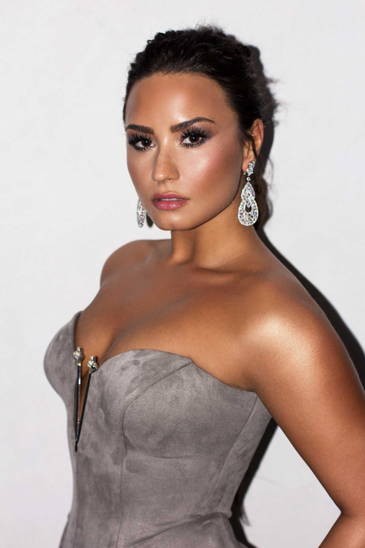 YouTube_s__Demi_Lovato_Simply_Complicated__Premiere_05.jpg