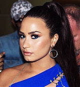 Demi_Lovato_-_2017_MTV_Video_Music_Awards_Photoshoot-10.jpg