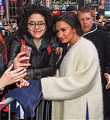 Demi_Lovato_-_Arrives_to_Good_Morning_America_in_NYC_on_January_24-02.jpg