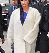 Demi_Lovato_-_Arrives_to_Good_Morning_America_in_NYC_on_January_24-03.jpg