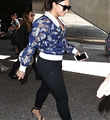 Demi_Lovato_-_Arriving_in_LA_on_June_21-07.jpg