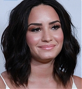 Demi_Lovato_-_Open_Mind_Gala_in_Los_Angeles_on_March_22-08.jpg