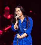 Demi_Lovato_-_Performs_exclusively_for_American_Airlines_AAdvantage_Masterc_28429.jpg