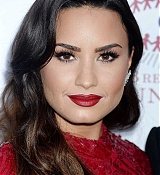 Demi_Lovato_-_The_Summer_Spectacular_to_Benefit_the_Brent_Shapiro_Foundation_for_Drug_Prevention_on_September_9-04.jpg