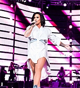 Demi_Lovato_-_performing_at_the_Houston_Livestock_Show_and_Rodeo_on_March_14-04.jpg