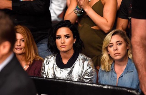 demi01.jpg demi01.jpg