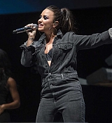 Free_Radio_Live_in_Birmingham_-_November_11-02.jpg