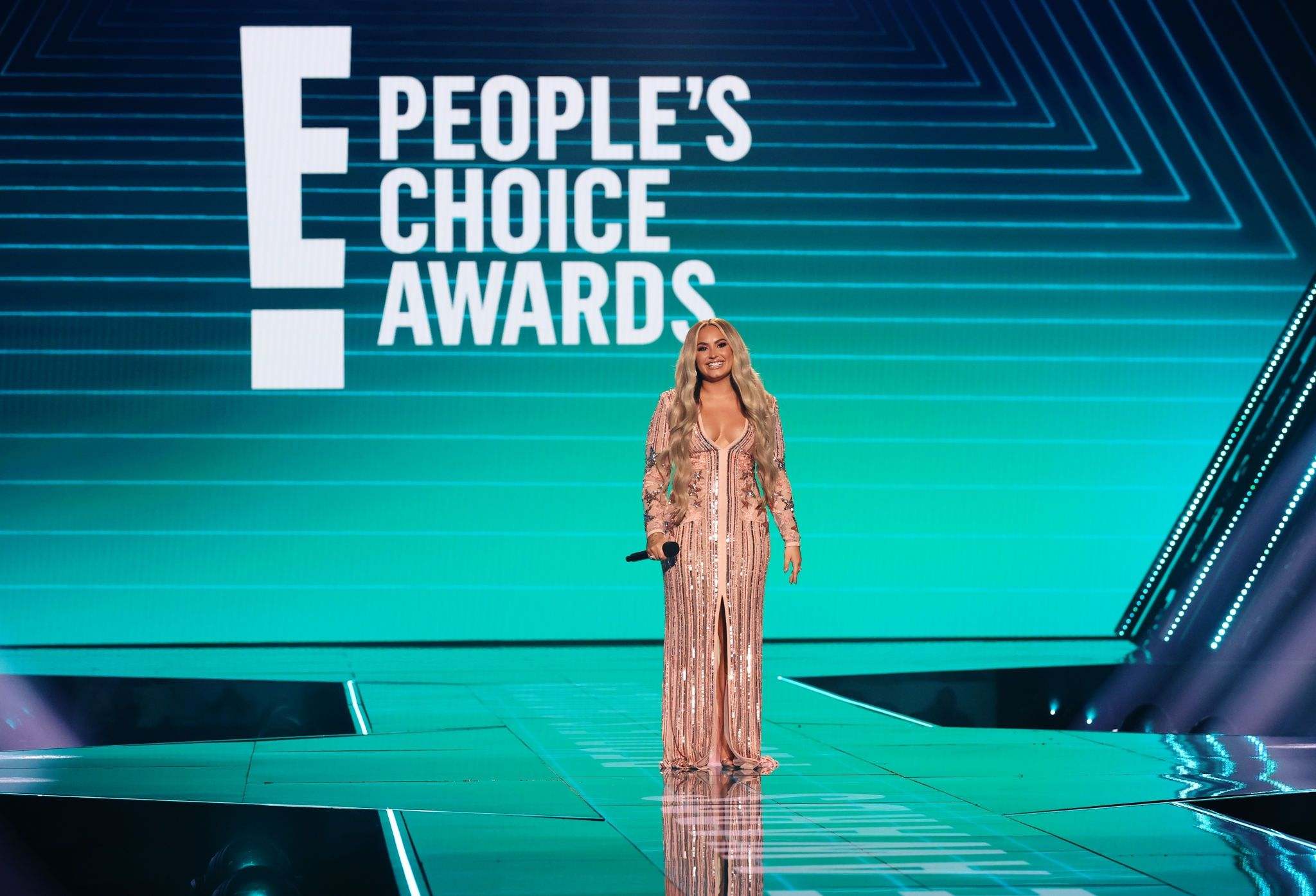 2020_E21_People_s_Choice_Awards_Show_-_November_15-01.jpg