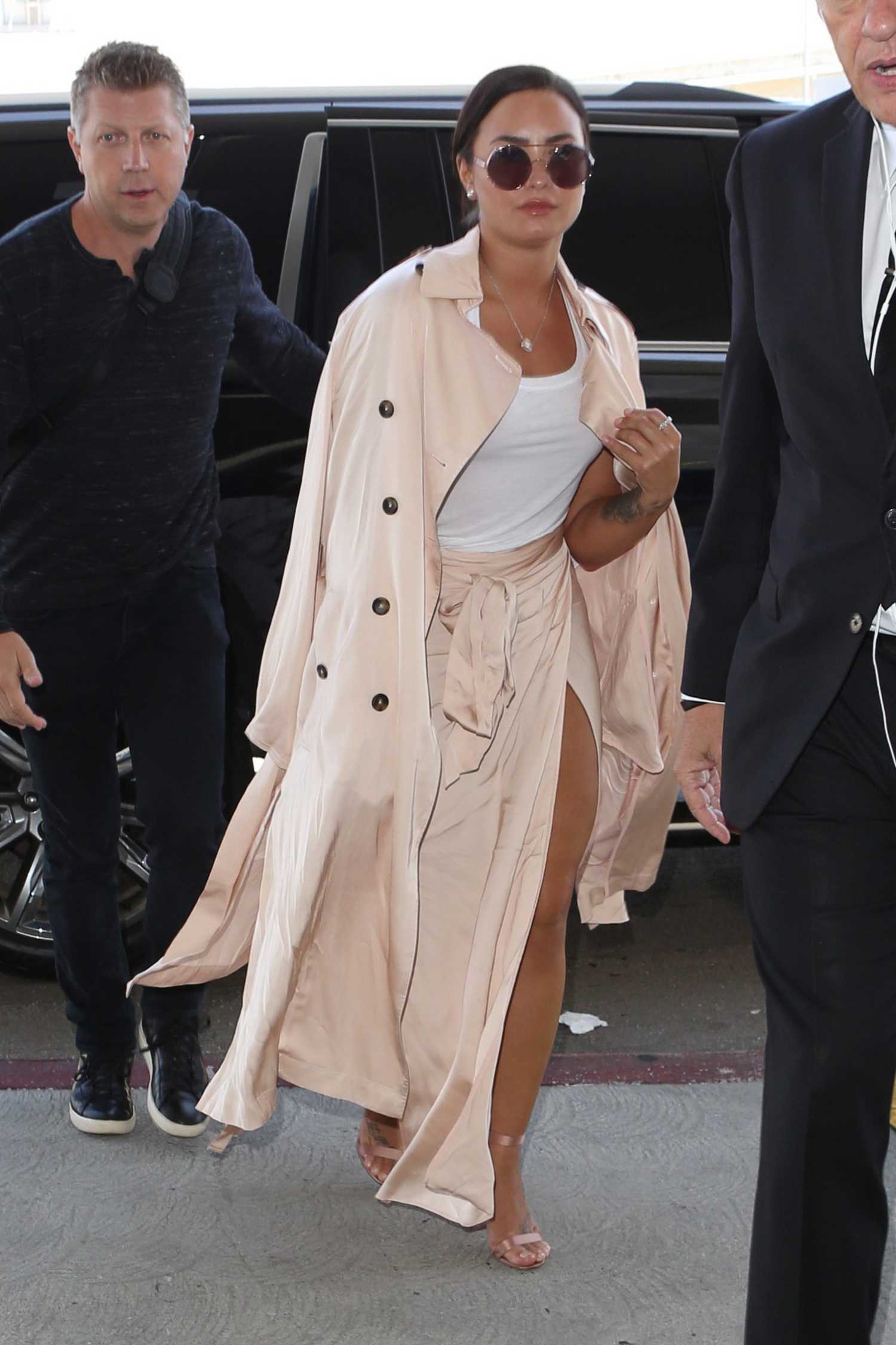 At_LAX_Airport_in_Los_Angeles_-_May_16-107.jpg