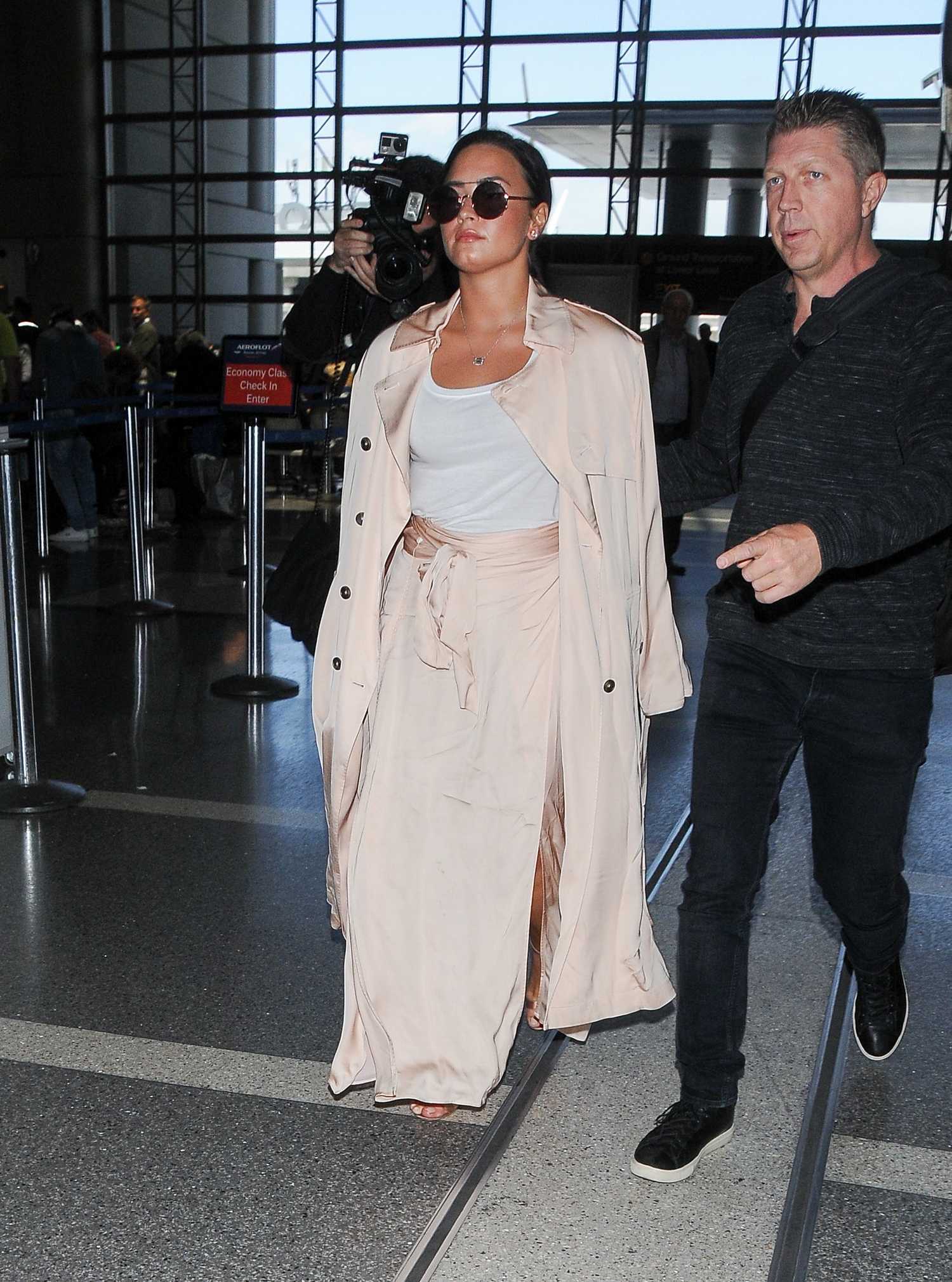 At_LAX_Airport_in_Los_Angeles_-_May_16-65.jpg At_LAX_Airport_in_Los_Angeles_-_May_16-65.jpg