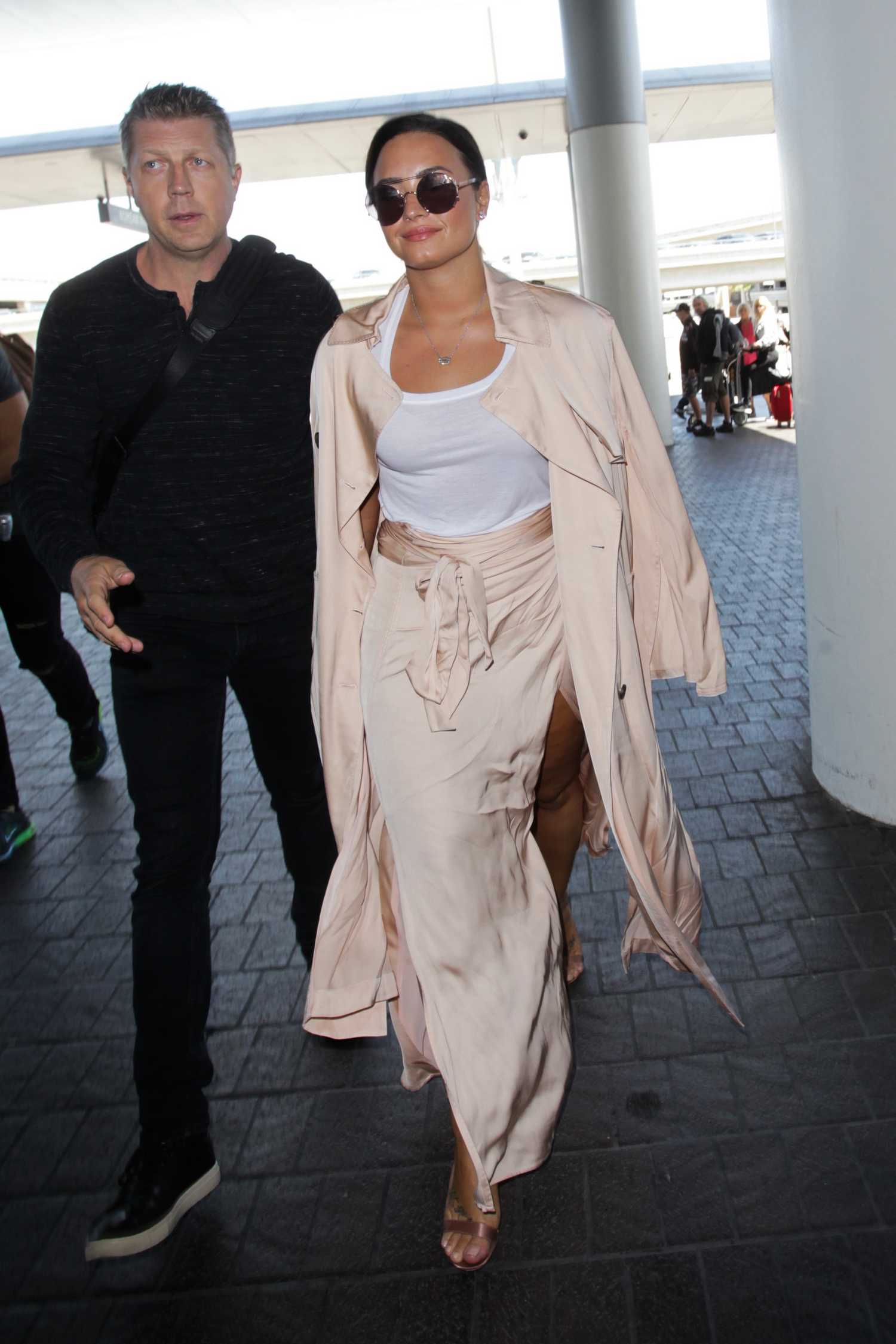 At_LAX_Airport_in_Los_Angeles_-_May_16-78.jpg