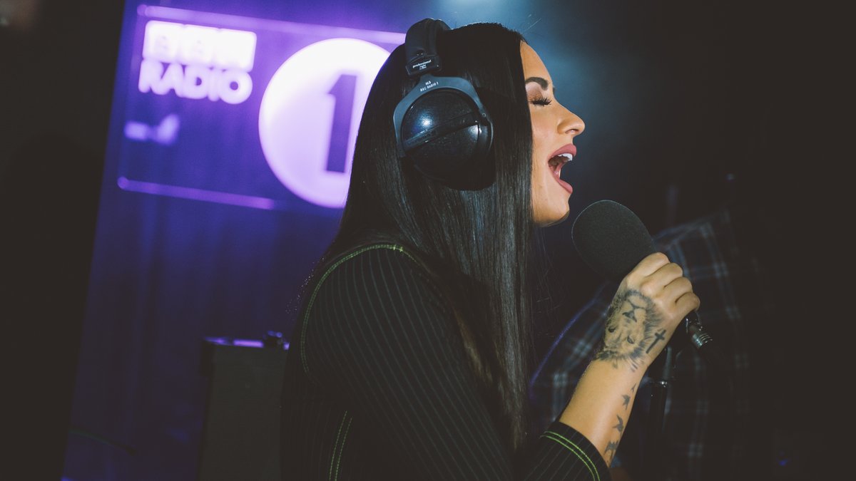 BBC_Radio_One_Studios_-_November_13-04.jpg
