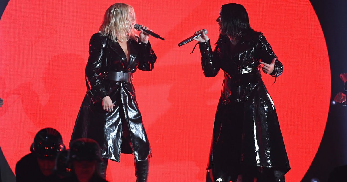 Billboard_Music_Awards2C_Las_Vegas_5BPerformance5D_-_May_2000004.jpg