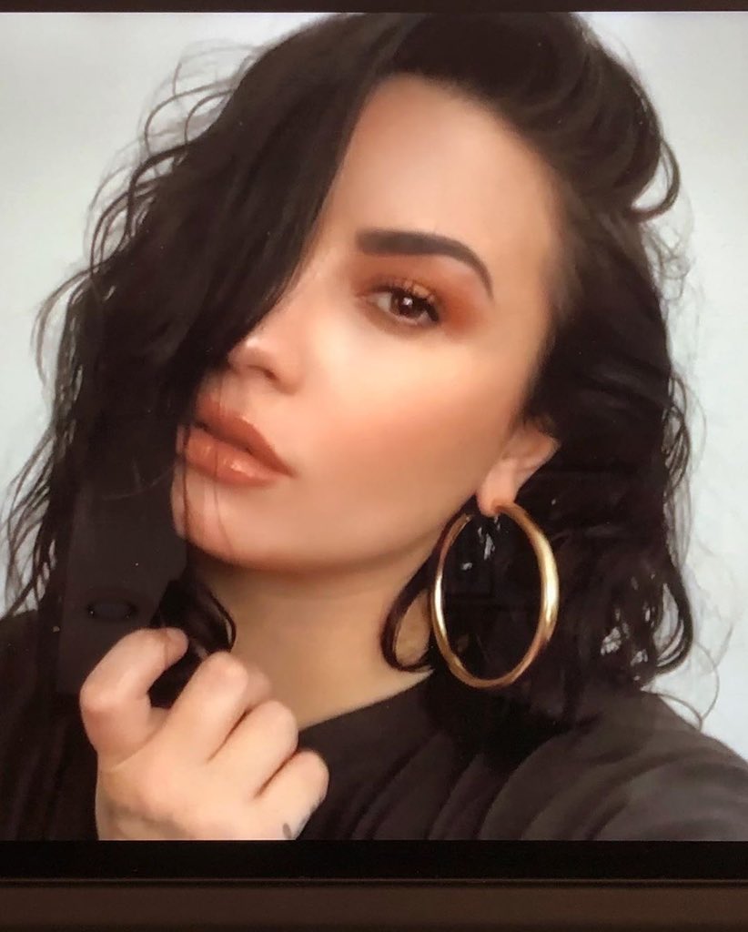 Demi_Lovato_-_Angelo_Kritikos_28202029-01.jpg