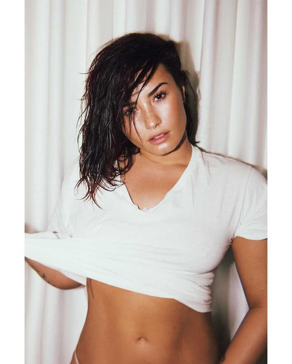 Demi_Lovato_-_Angelo_Kritikos_photoshoot_May_2019-01.jpg