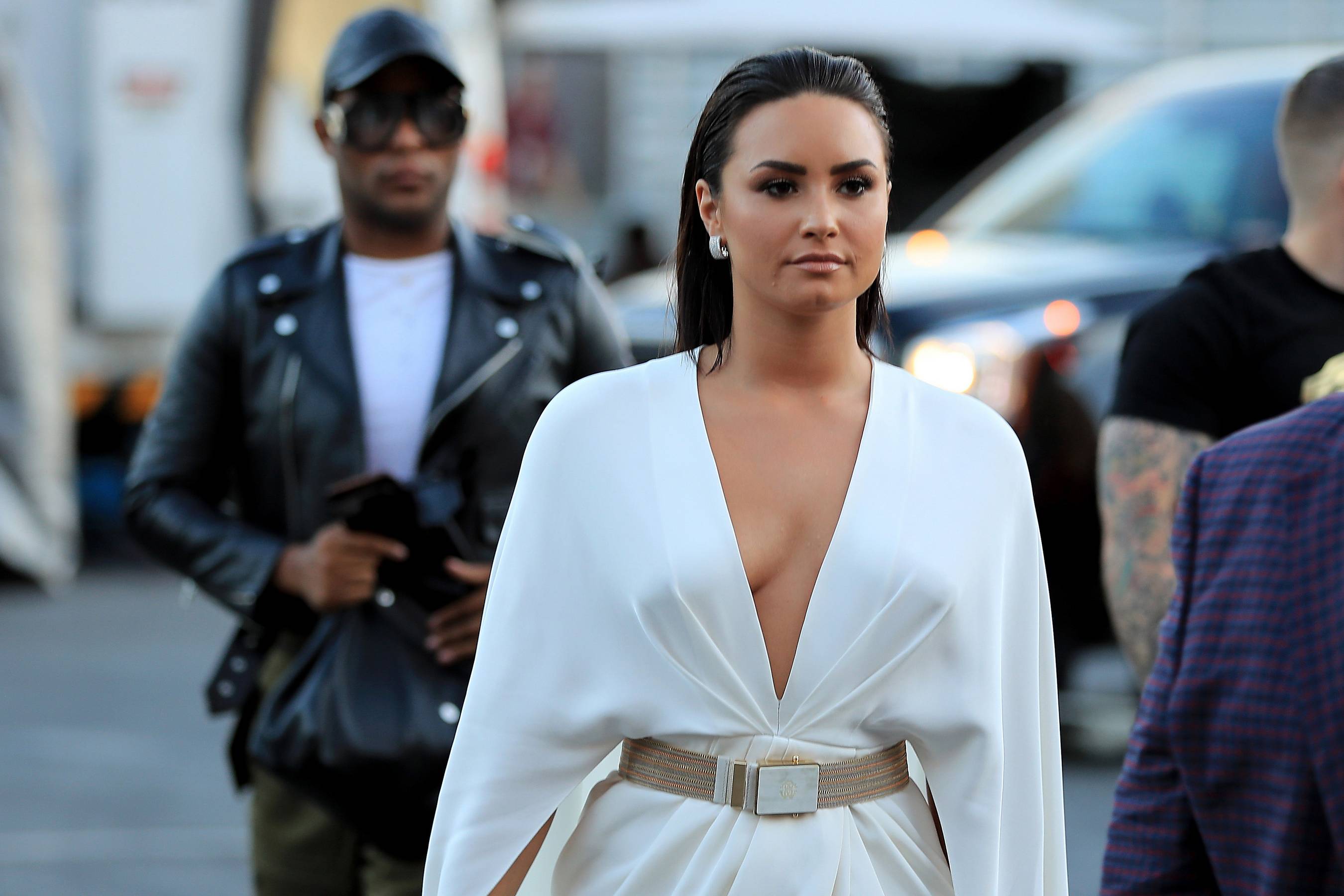 Demi_Lovato_-_At_Mayweather_VS_Mcgregor_fight_in_Las_Vegas_on_August_26-01.jpg
