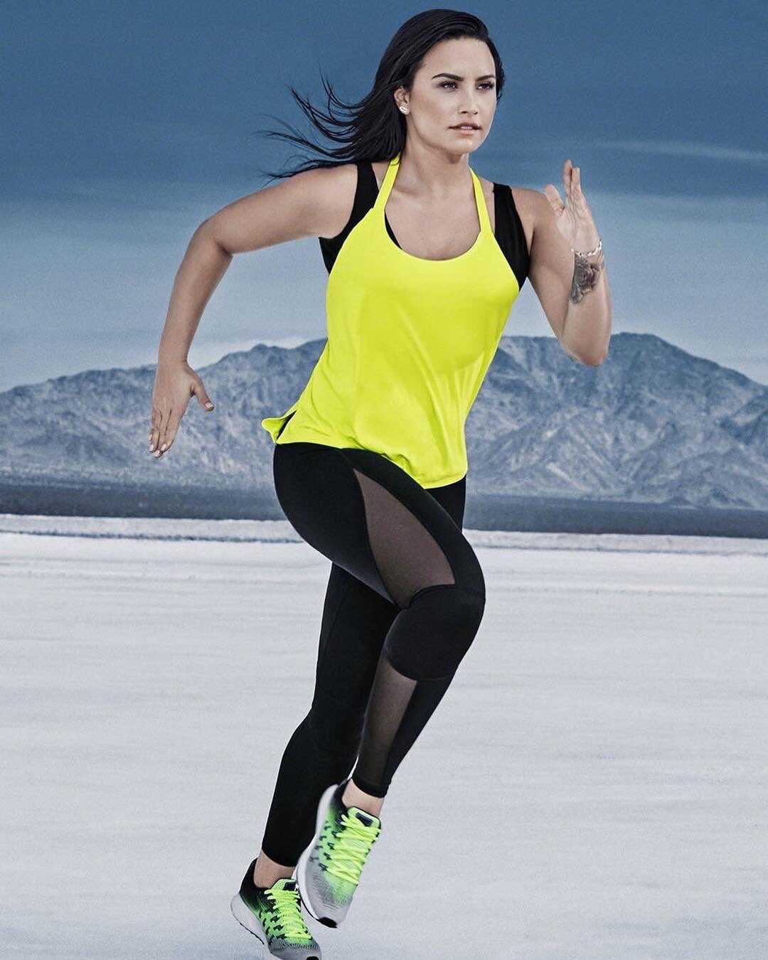Demi_Lovato_-_Fabletics_Photoshoot_2017-04.jpg