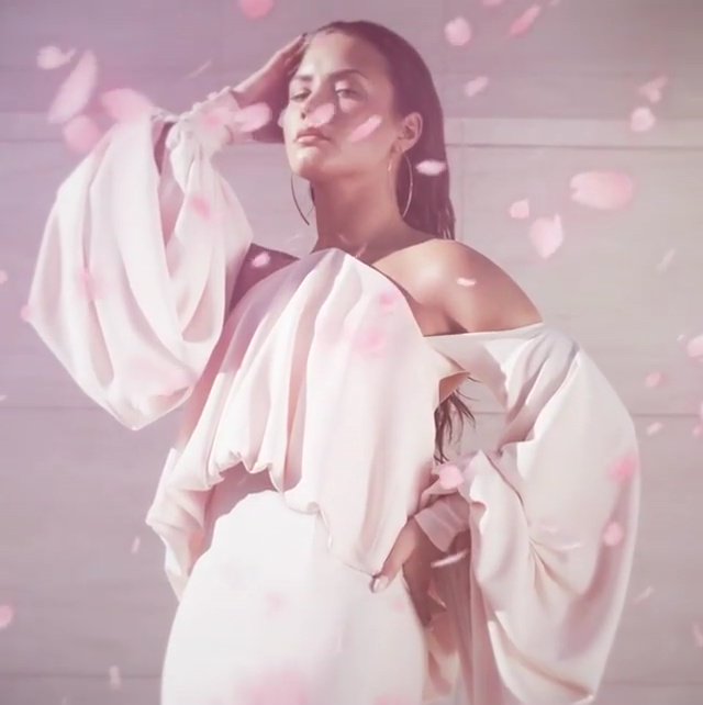 Demi_Lovato_-_Tell_Me_You_Love_Me_Photoshoot_2017-25.jpg