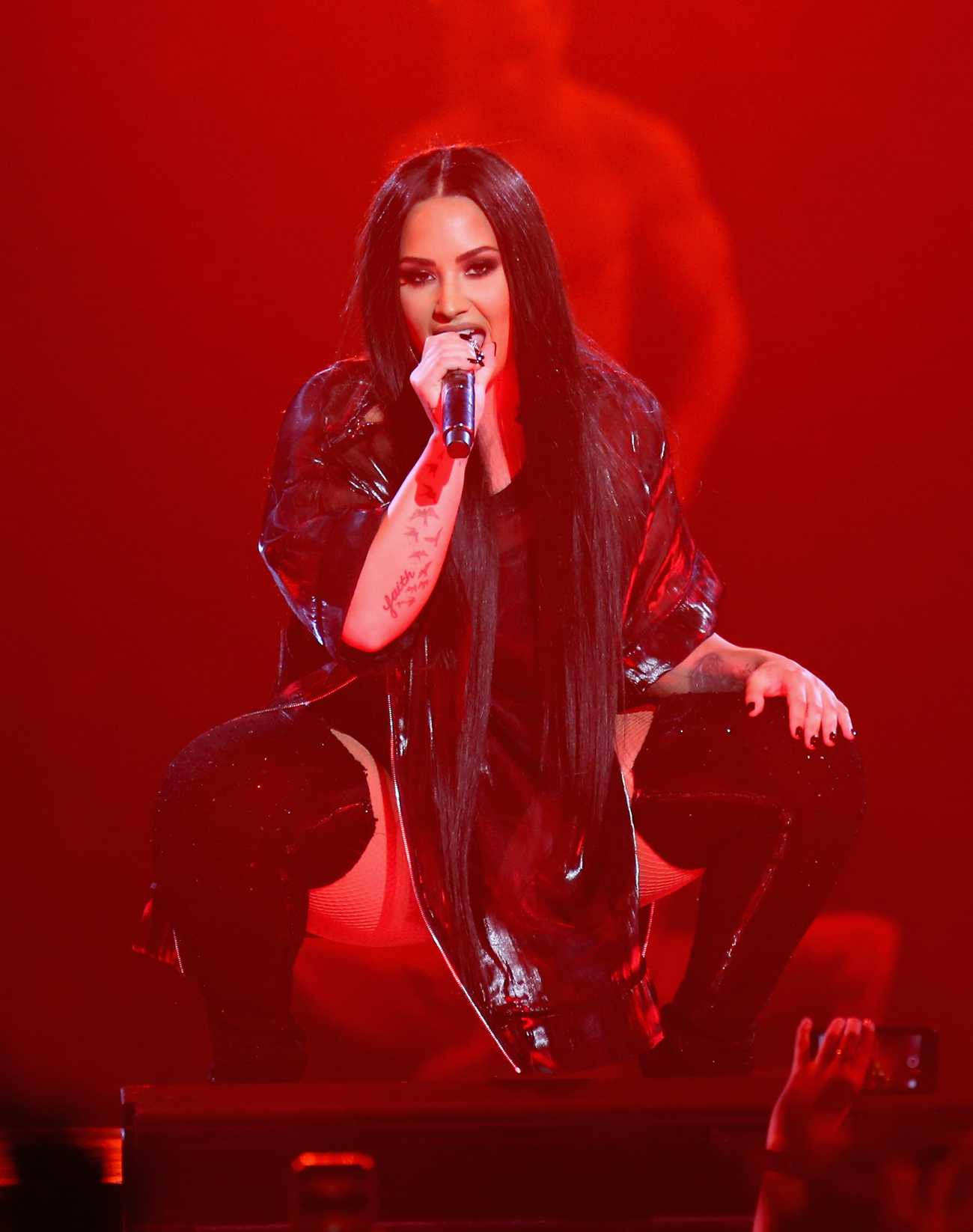 Demi_Lovato_-_Tell_Me_You_Love_Me_Tour_at_MGM_Grand_Garden_Arena_in_Las_Vegas2C_NV_-_March_32C_2018-05.jpg