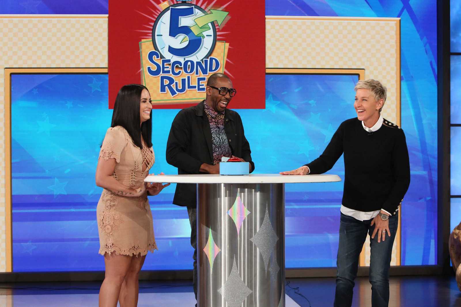 Demi_Lovato_-_The_Ellen_DeGeneres_Show_on_April_5-04.jpg Demi_Lovato_-_The_Ellen_DeGeneres_Show_on_April_5-04.jpg