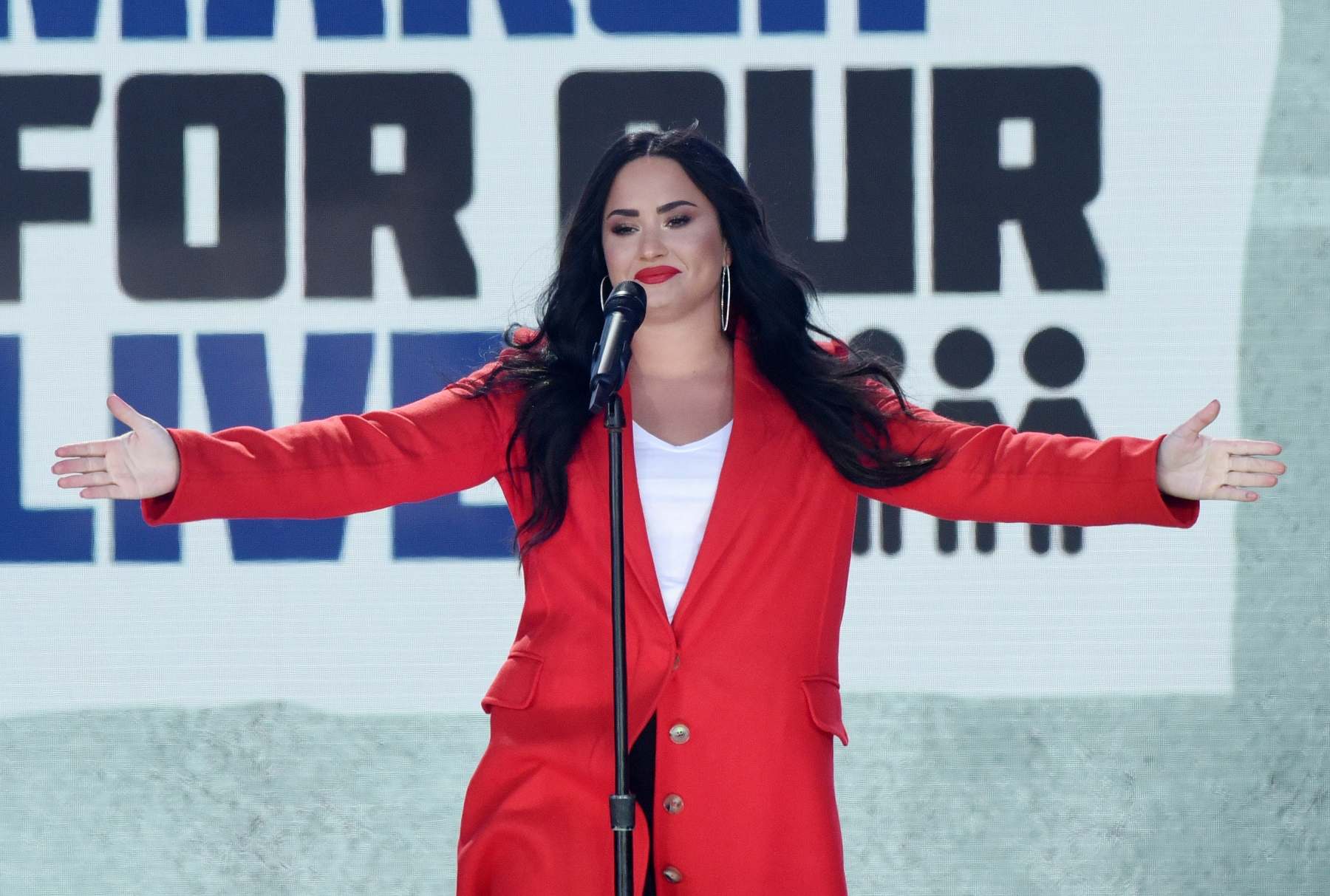 Demi_Lovato_-__March_For_Our_Lives__in_Washington2C_DC_on_March_24-05.jpg
