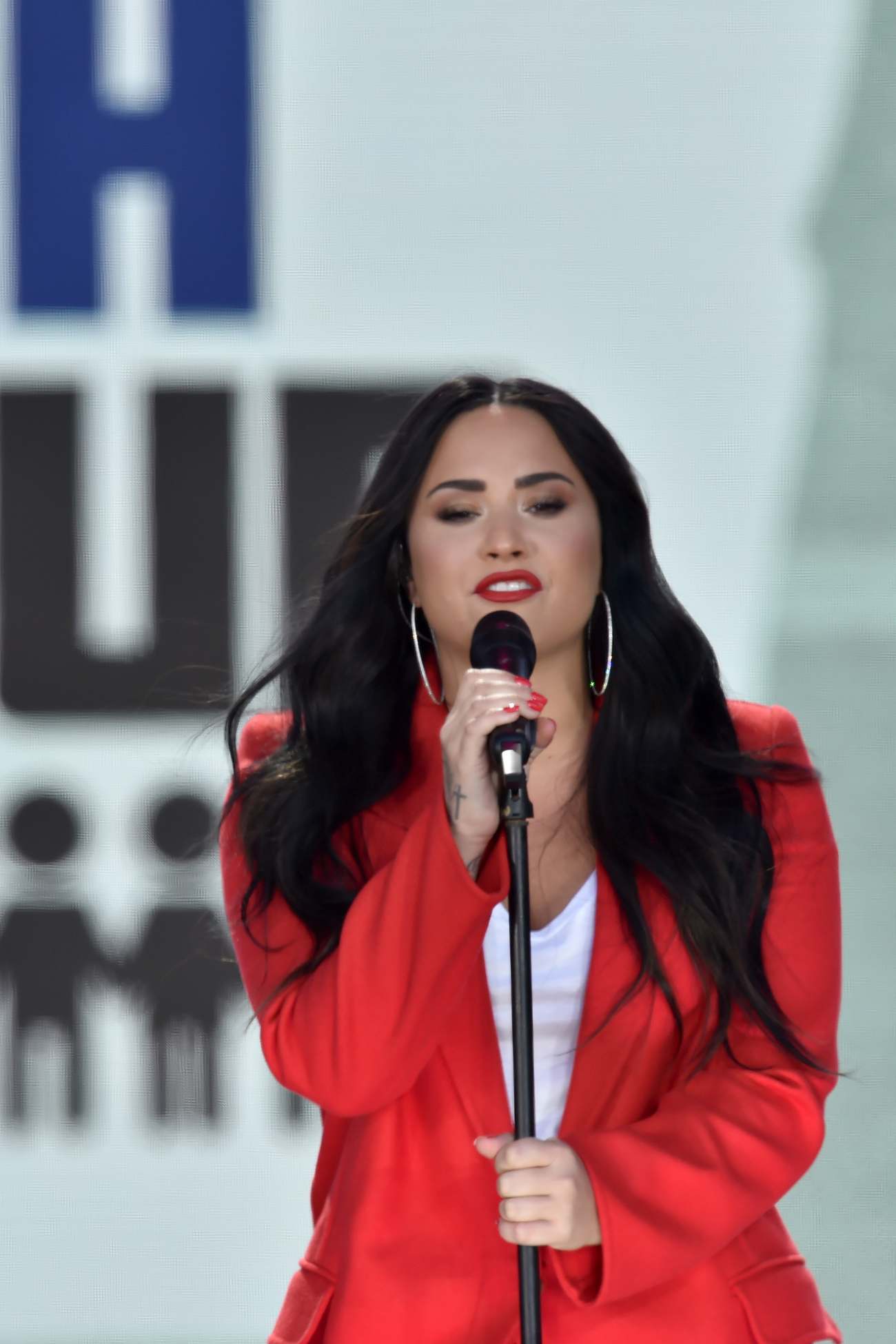 Demi_Lovato_-__March_For_Our_Lives__in_Washington2C_DC_on_March_24-08.jpg