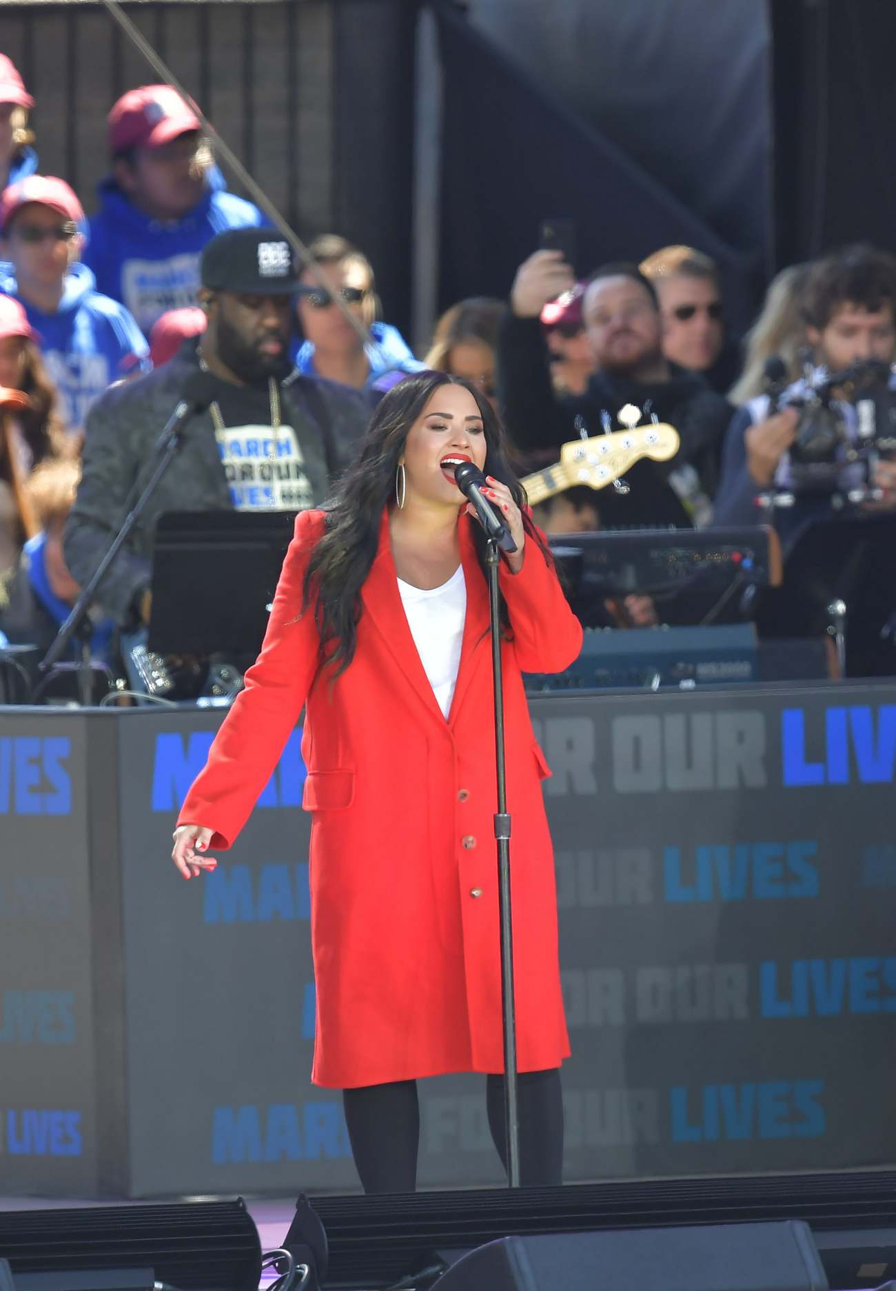 Demi_Lovato_-__March_For_Our_Lives__in_Washington2C_DC_on_March_24-10.jpg