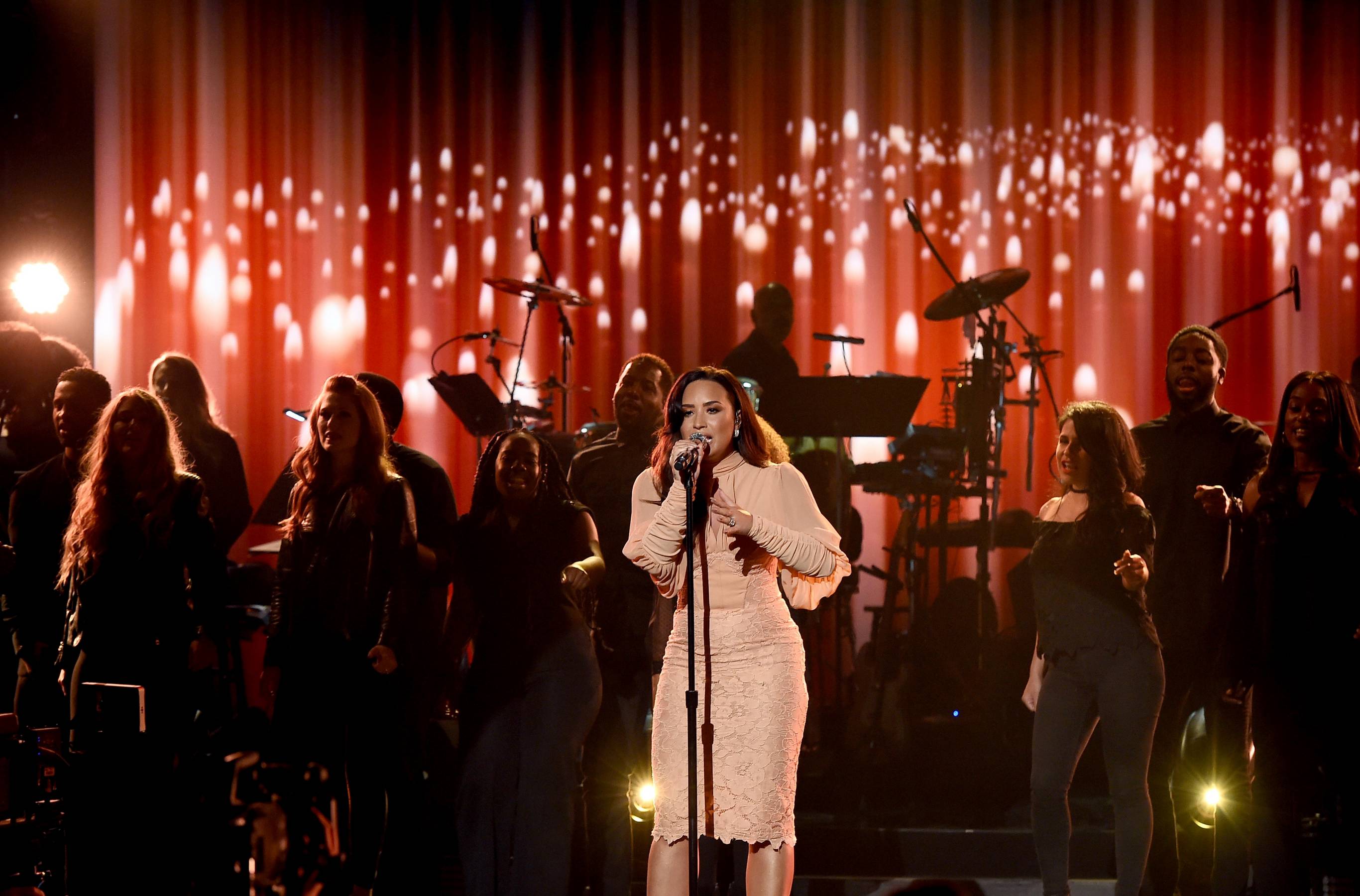 Demi_Lovato_-__One_Voice_Somos_Live21_A_Concert_For_Disaster_Relief__in_Los_Angeles_on_October_14-09.jpg