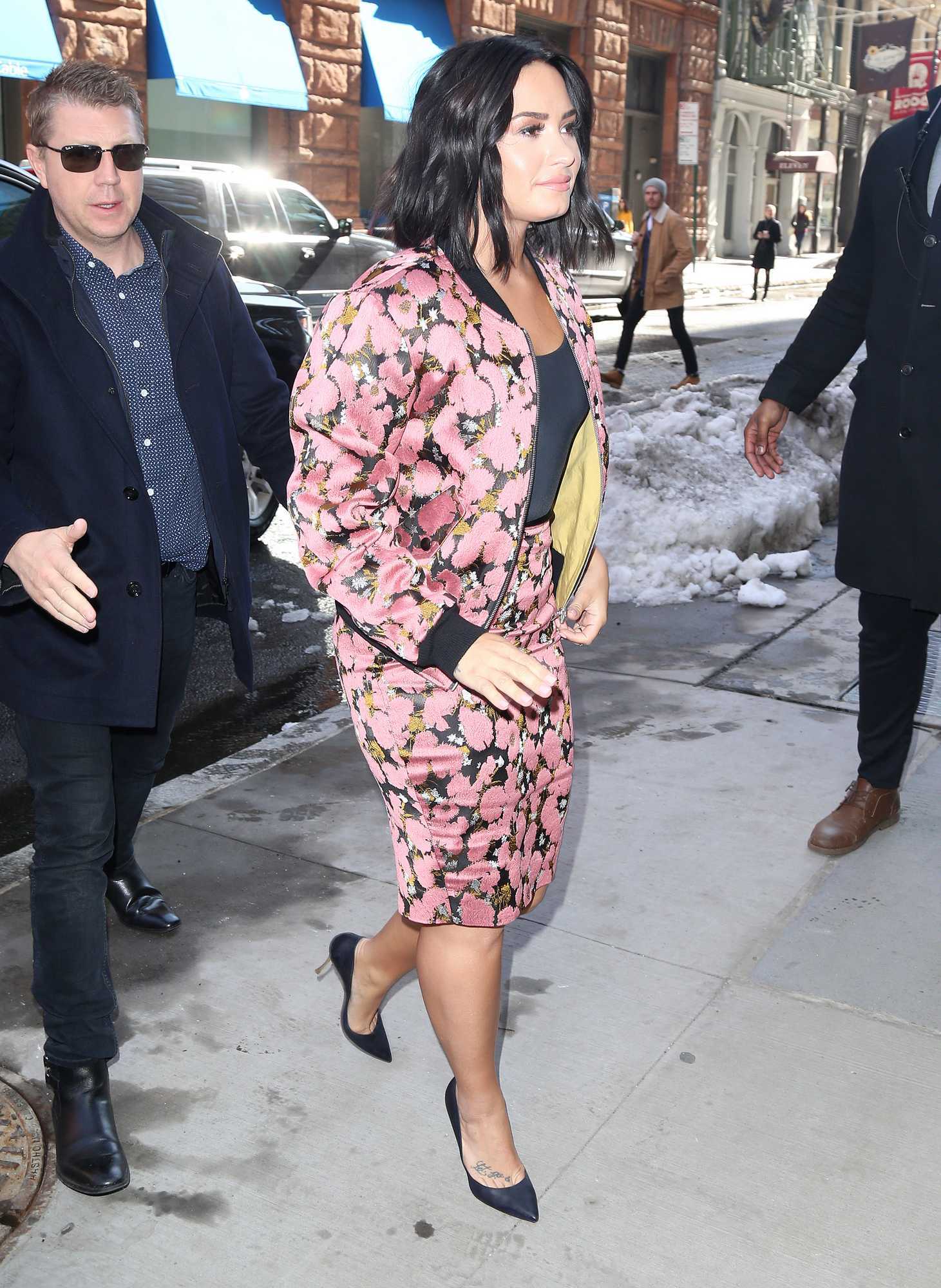 Demi_Lovato_-_arriving_at_AOL_Build_Speaker_Series_on_March_20-07.jpg