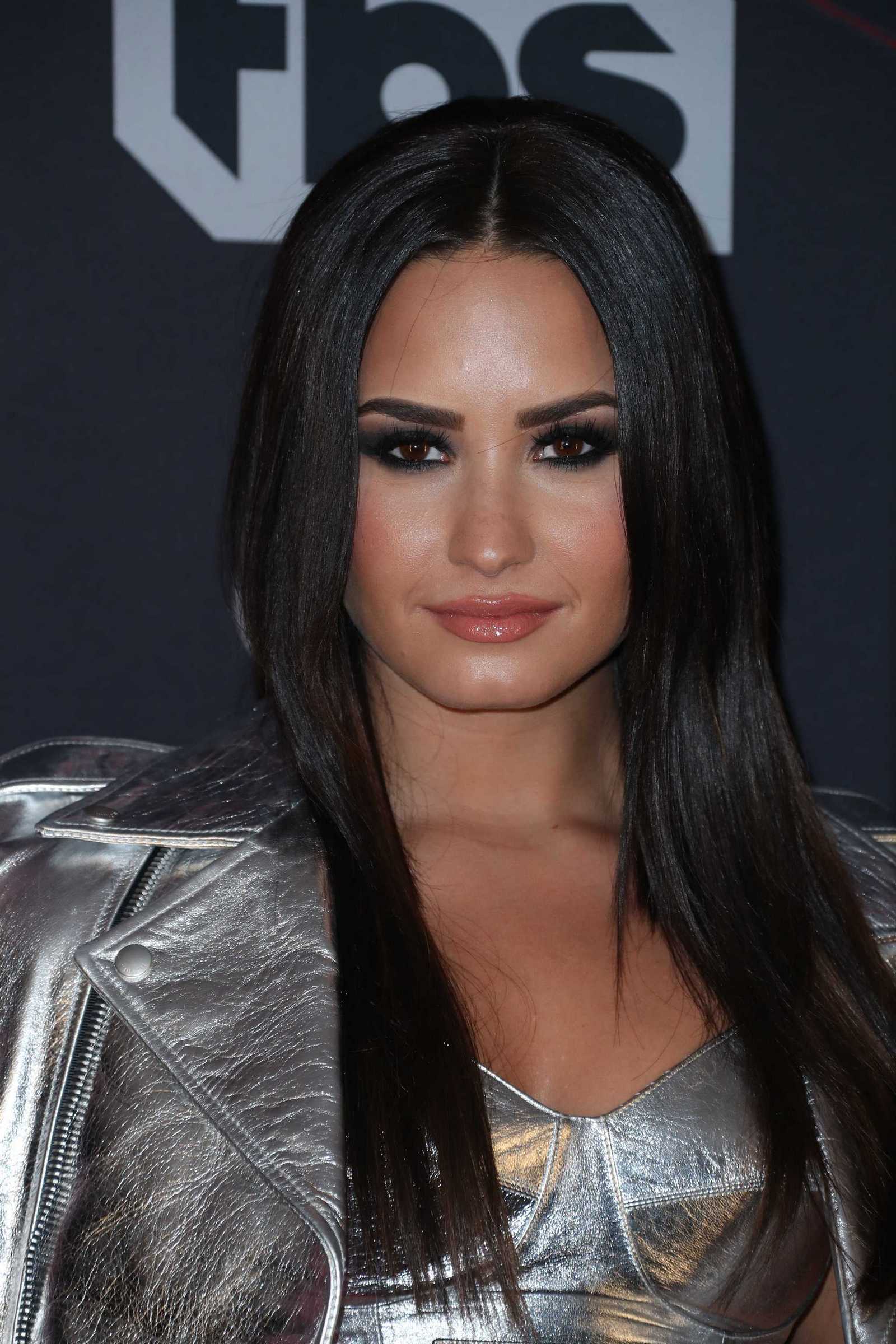Demi_Lovato_-_iHeartRadio_Music_Awards_on_March_5-12.jpg
