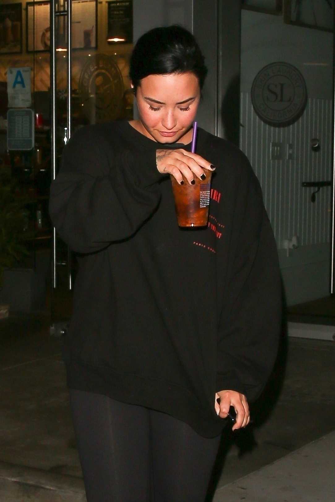 Demi_Lovato_-_night_out_in_West_Hollywood_11052018-01.jpg Demi_Lovato_-_night_out_in_West_Hollywood_11052018-01.jpg