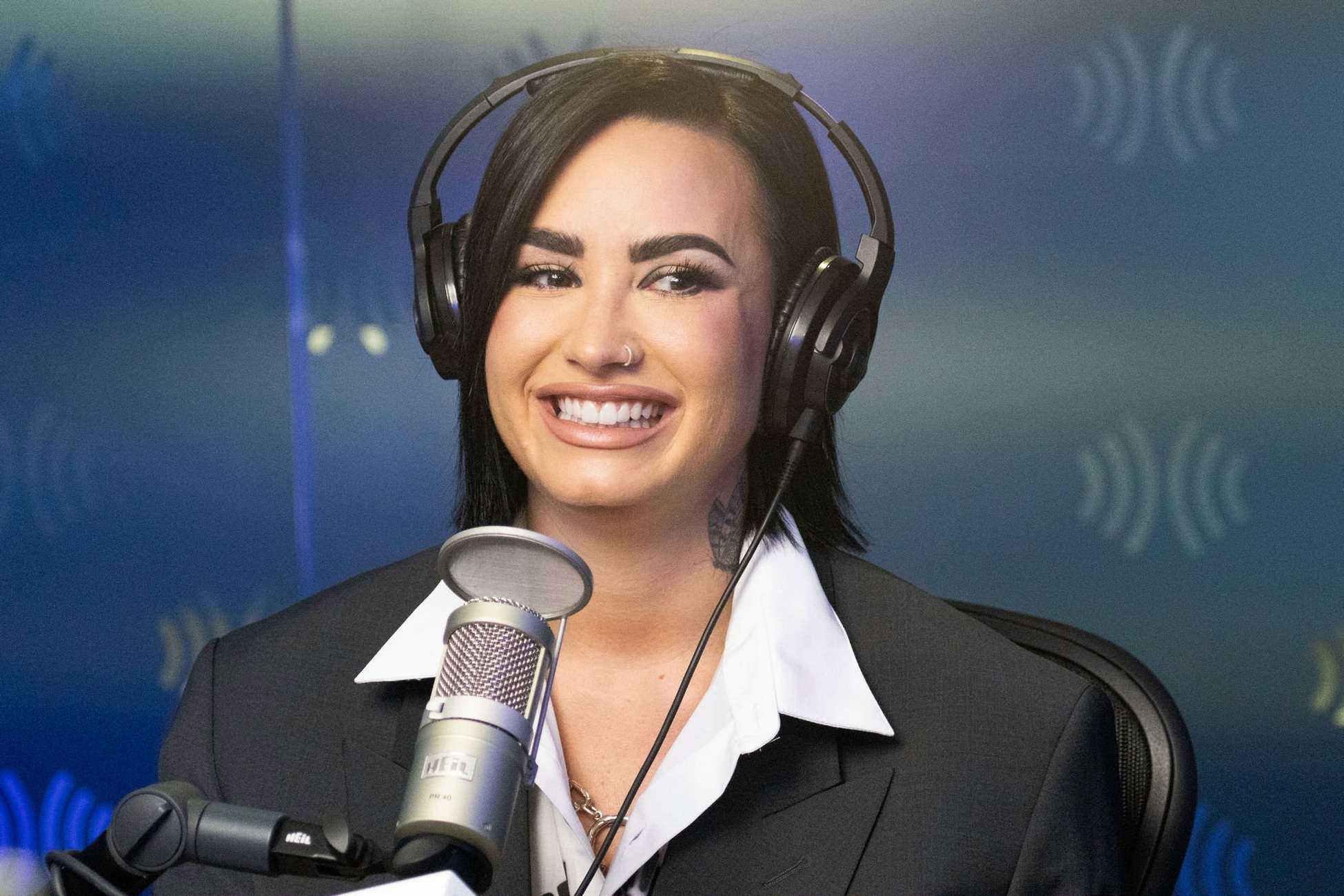 Demi_Lovato_-_visits_SiriusXM_Studios_on_June_142C_2023_in_New_York_City02.jpg