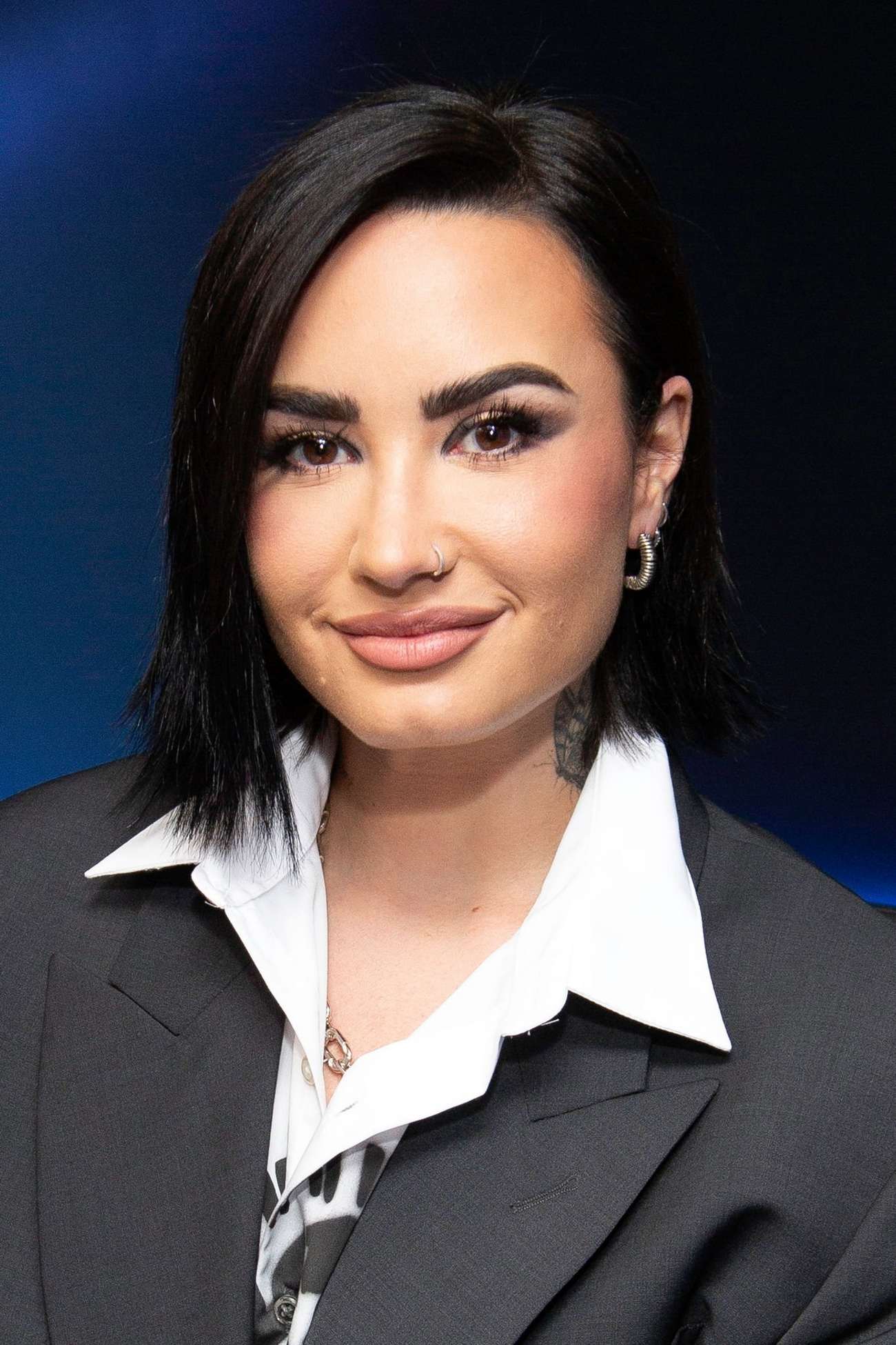 Demi_Lovato_-_visits_SiriusXM_Studios_on_June_142C_2023_in_New_York_City06.jpg