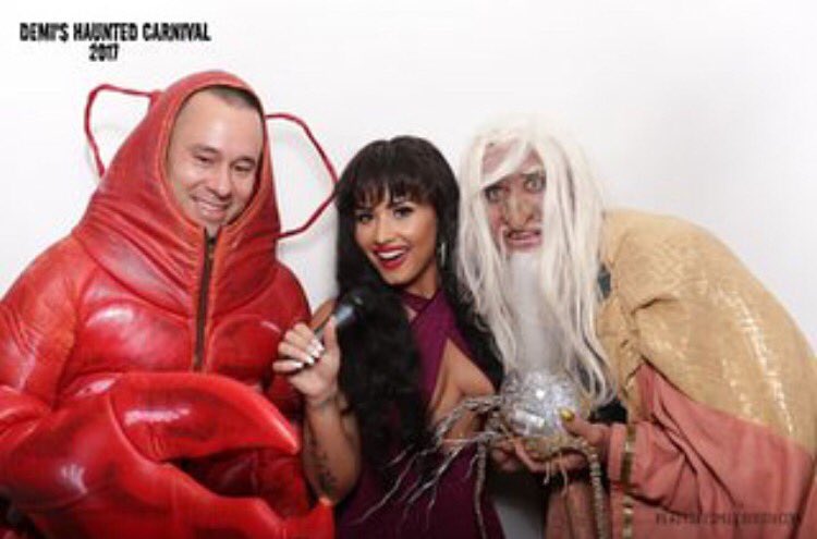 Demi_Lovato_Halloween_Party_2017_-_October_29-02.jpg