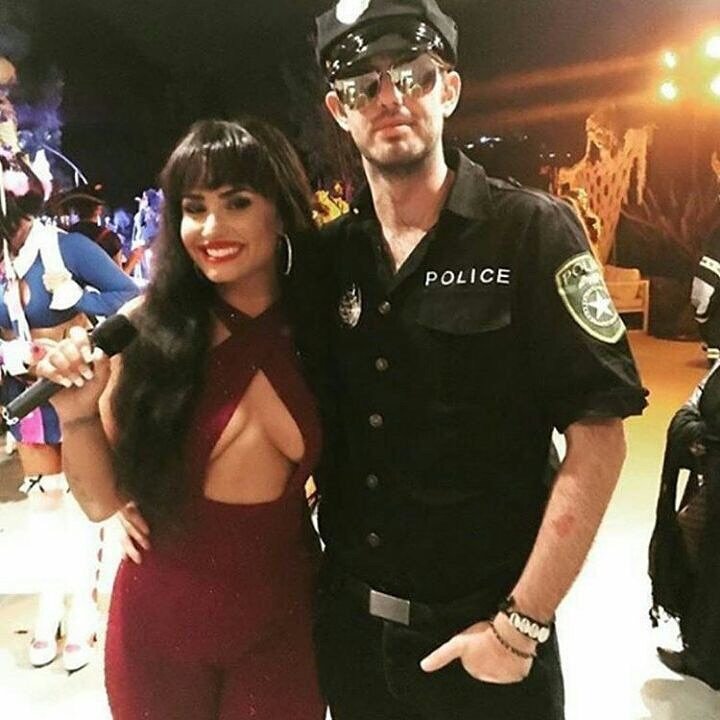 Demi_Lovato_Halloween_Party_2017_-_October_29-16.jpg Demi_Lovato_Halloween_Party_2017_-_October_29-16.jpg