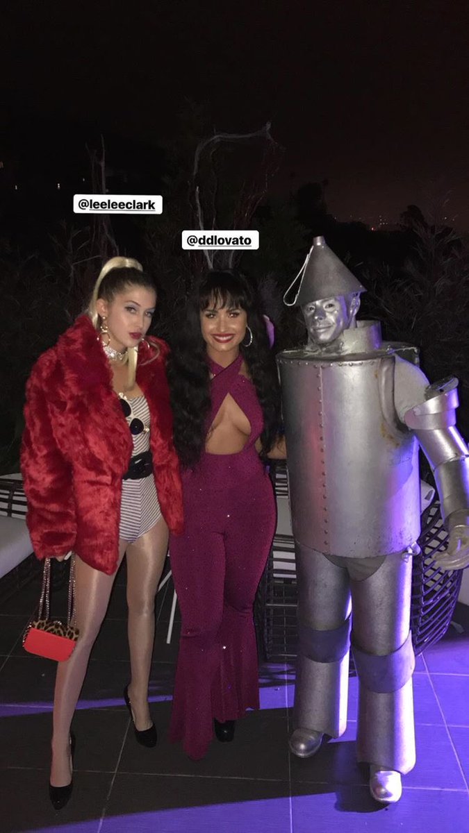 Demi_Lovato_Halloween_Party_2017_-_October_29-18.jpg Demi_Lovato_Halloween_Party_2017_-_October_29-18.jpg