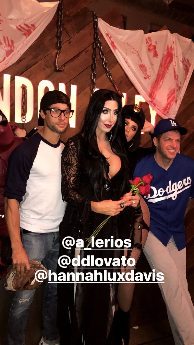 Halloween_Party_-_October_31-03~0.jpg