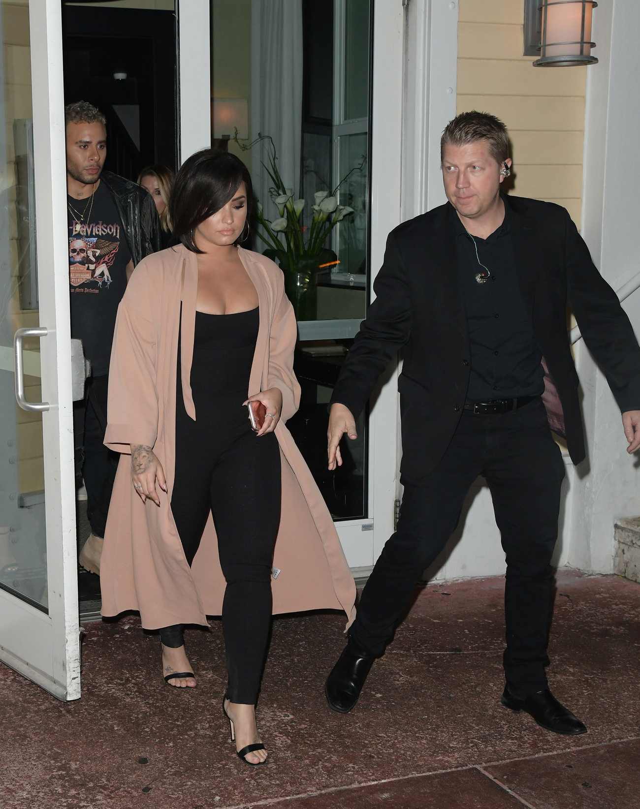 Leaving_Prime_112_Restaurant_in_Miami2C_FL_-_March_2900001.jpg