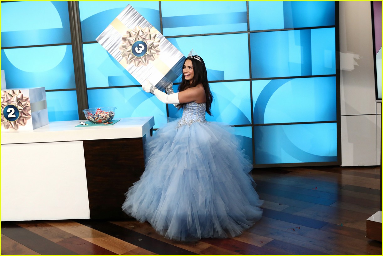 The_Ellen_DeGeneres_Show_-_October_30-03.JPG