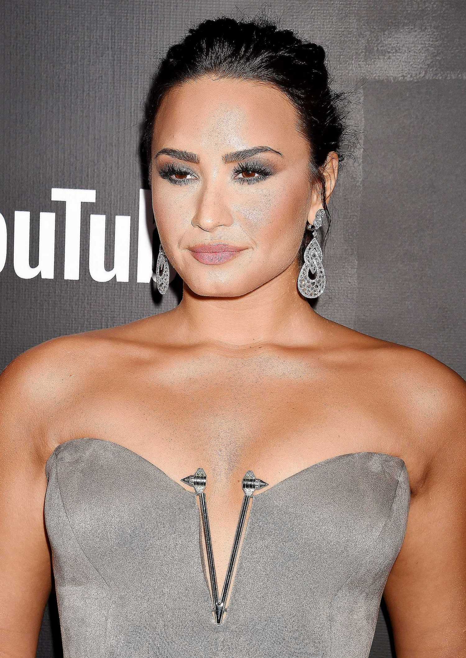 YouTube_s__Demi_Lovato_Simply_Complicated__Premiere_-_October_11-55.jpg