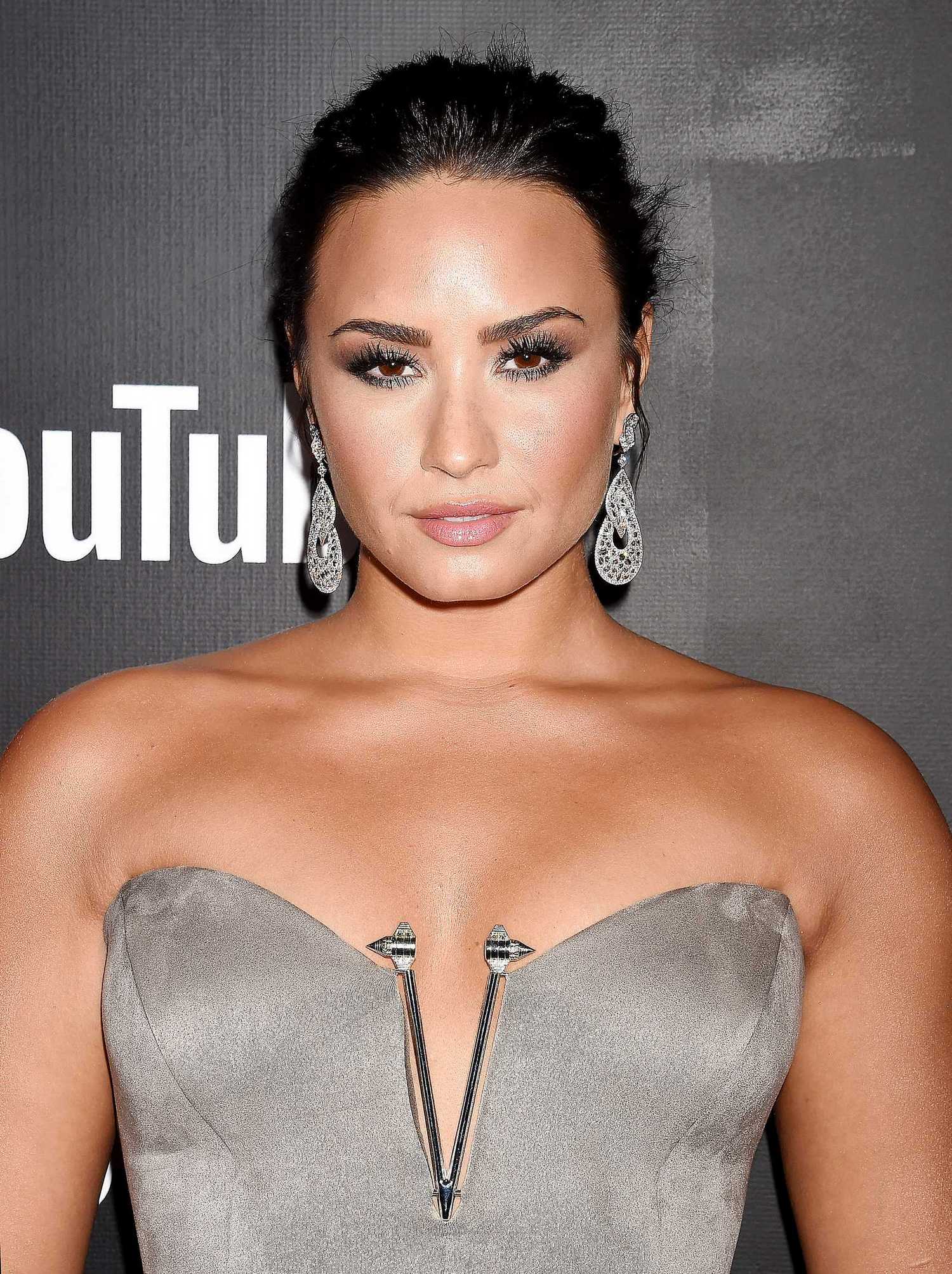 YouTube_s__Demi_Lovato_Simply_Complicated__Premiere_-_October_11-59.jpg